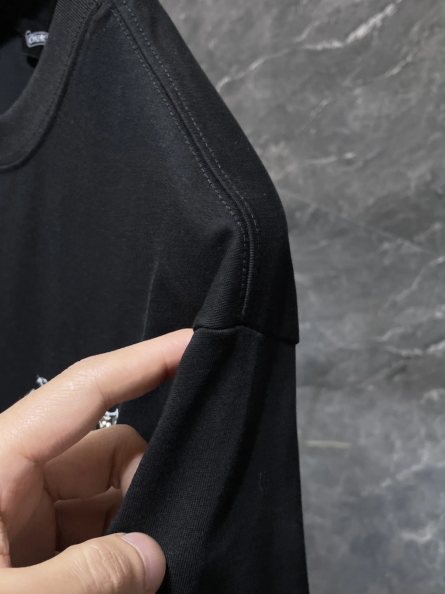 P146 New Chrome Hearts 25ss for summer. High-weight, environmentally friendly and high-quality top-grade fabric. 260g~270g. Chrome overlapping iron cross Sanskrit short sleeves. Counter synchronization. Re-engraved version 1:1. Recommended colors: white, black. Size: S, M, L, XL.
